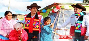 Ministro Midis entregó 514 viviendas térmicas contra heladas en Huancavelica Ministro Midis entregó 514 viviendas térmicas contra heladas en Huancavelica