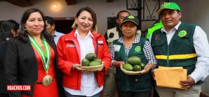 La actual ministra de la Producción visita el distrito de Huachos La actual ministra de la Producción visita el distrito de Huachos