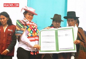 Entregan 1 500 títulos de propiedad a agricultores de Huancavelica Entregan 1 500 títulos de propiedad a agricultores de Huancavelica