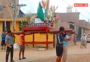 Parroquianos iqueños sacan en procesión al santo patrón del pueblo | VIDEO Parroquianos iqueños sacan en procesión al santo patrón del pueblo | VIDEO