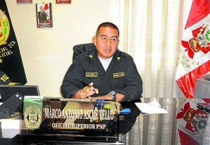 Policías de los dos sexos mataban el tiempo de cuarentena libando licor Policías de los dos sexos mataban el tiempo de cuarentena libando licor