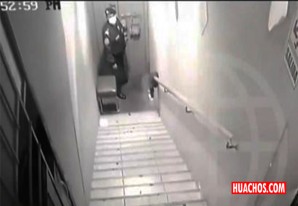 Video muestra lo que pasó en la escalera de la discoteca de Los Olivos Video muestra lo que pasó en la escalera de la discoteca de Los Olivos