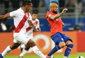 Con dos goles a cargo de un inspirado Arturo Vidal, Chile gana al Perú Con dos goles a cargo de un inspirado Arturo Vidal, Chile gana al Perú