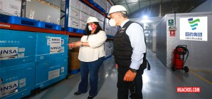 Minsa recibió anoche las primeras 300 000 vacunas chinas contra la Covid-19 Minsa recibió anoche las primeras 300 000 vacunas chinas contra la Covid-19