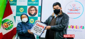 En las frías alturas de Huancavelica no se da puntada sin hilo En las frías alturas de Huancavelica no se da puntada sin hilo
