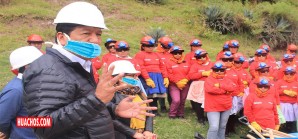 Alcaldes huancavelicanos dejan a merced del virus chino a sus trabajadores Alcaldes huancavelicanos dejan a merced del virus chino a sus trabajadores