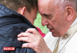 Francisco consuela a un niño que preguntó si su padre, que era ateo, está ahora en el Cielo Francisco consuela a un niño que preguntó si su padre, que era ateo, está ahora en el Cielo