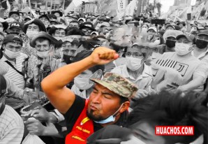 "La Resistencia" huanca-chotana muestra a periodistas la potencia demoledora de su mollera "La Resistencia" huanca-chotana muestra a periodistas la potencia demoledora de su mollera
