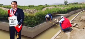 Rehacen a la champa el drenaje de la acequia La Cuchilla de Humay - Pisco Rehacen a la champa el drenaje de la acequia La Cuchilla de Humay - Pisco