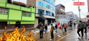 Turbas "castillistas" incendian cuatro instalaciones públicas en Huancavelica | VIDEO Turbas "castillistas" incendian cuatro instalaciones públicas en Huancavelica | VIDEO