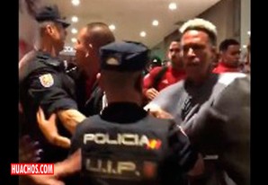 Altercados entre la selección peruana, hinchas y la policía en Madrid | VIDEO Altercados entre la selección peruana, hinchas y la policía en Madrid | VIDEO