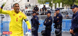 En España, a las fuerzas del orden no se les toca por ninguna razón | VIDEO En España, a las fuerzas del orden no se les toca por ninguna razón | VIDEO
