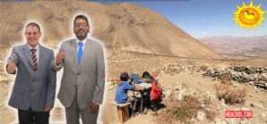 Este par de simpáticos funcionarios exclaman que el calvario de estudiantes iqueños se terminó Este par de simpáticos funcionarios exclaman que el calvario de estudiantes iqueños se terminó