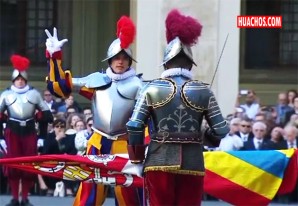 Ceremonia de juramento de los guardias suizos la misma desde hace 500 años | VIDEO Ceremonia de juramento de los guardias suizos la misma desde hace 500 años | VIDEO