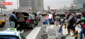 Servicio de taxis del aeropuerto Jorge Chávez en manos de la criminalidad Servicio de taxis del aeropuerto Jorge Chávez en manos de la criminalidad