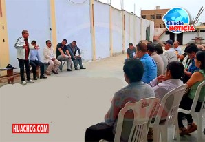 Pobladores de la serranía chinchana y norte de Castrovirreyna protestan por un "asfaltado de tela" Pobladores de la serranía chinchana y norte de Castrovirreyna protestan por un "asfaltado de tela"