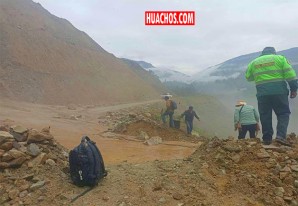 La comisaría de Huachos informa otro serio derrumbe de la carretera en el sector de Guanopata La comisaría de Huachos informa otro serio derrumbe de la carretera en el sector de Guanopata