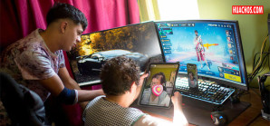 Los chilenos enviciados adictos al internet y a las redes sociales en la vida de todos los días Los chilenos enviciados adictos al internet y a las redes sociales en la vida de todos los días