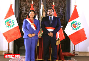 Presidenta Fujimori tomó juramento a nuevo ministro de Transportes y Comunicaciones Presidenta Fujimori tomó juramento a nuevo ministro de Transportes y Comunicaciones