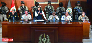 Keiko Fujimori, rodeada de altos mandos militares y policiales presenta su Comando Unificado Keiko Fujimori, rodeada de altos mandos militares y policiales presenta su Comando Unificado