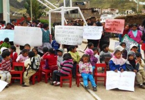 INSÓLITO - Estos valientes estudiantes se quedaron en la calle INSÓLITO - Estos valientes estudiantes se quedaron en la calle
