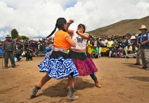 25 de diciembre, el takunakuy y los gorilazos de Chumbivilcas, Cusco 25 de diciembre, el takunakuy y los gorilazos de Chumbivilcas, Cusco