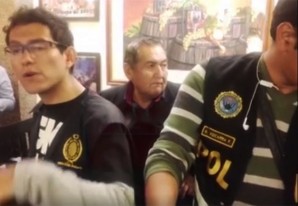 A un secretario judicial de Pisco lo agarran con las manos en la masa - VIDEOS A un secretario judicial de Pisco lo agarran con las manos en la masa - VIDEOS