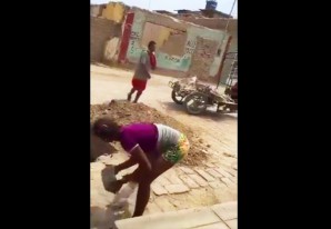 En Chincha roban adoquines de una calle centrica en plena luz del día En Chincha roban adoquines de una calle centrica en plena luz del día