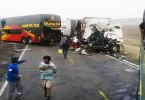 Viven de milagro. Violento choque en Marcona (Ica) deja heridos leves - VIDEO Viven de milagro. Violento choque en Marcona (Ica) deja heridos leves - VIDEO