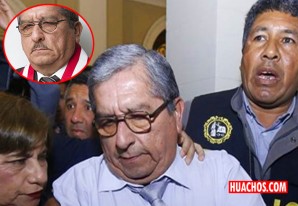 Llevan al calabozo a 'El Bigotito' miembro en regla de la banda mafiosa «Los Hermanitos» Llevan al calabozo a 'El Bigotito' miembro en regla de la banda mafiosa «Los Hermanitos»