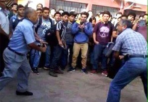 Pelea callejera entre 'decanos' de la universidad de Ica por el control de sus facultades Pelea callejera entre 'decanos' de la universidad de Ica por el control de sus facultades