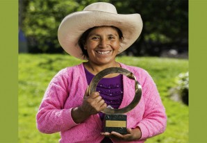 La cajamarquina Máxima Acuña gana importante premio como defensora del medio ambiente La cajamarquina Máxima Acuña gana importante premio como defensora del medio ambiente