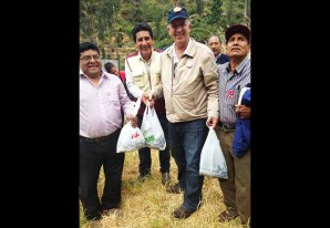 Ciudadano tantarino reporta la visita de cortesía a su pueblo del gobernador F. Cillóniz Ciudadano tantarino reporta la visita de cortesía a su pueblo del gobernador F. Cillóniz