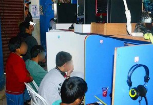 Menores de edad pasan su tiempo en las cabinas de Internet sin ningún control Menores de edad pasan su tiempo en las cabinas de Internet sin ningún control