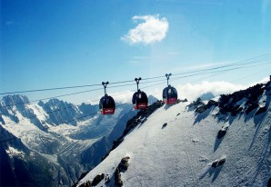 Trabados en el aire, a 3,000 mtsnm, pasan toda la noche con un frío polar Trabados en el aire, a 3,000 mtsnm, pasan toda la noche con un frío polar