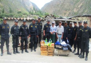 Buena labor social de la PNP - Región Huancavelica Buena labor social de la PNP - Región Huancavelica