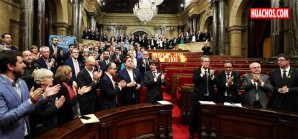Las fuerzas separatistas declaran la independencia unilateral de Cataluña - VIDEO Las fuerzas separatistas declaran la independencia unilateral de Cataluña - VIDEO