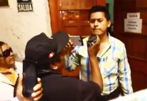 Política Municipal: Guerra de celulares, luego lluvia de puñetazos y patadas voladoras Política Municipal: Guerra de celulares, luego lluvia de puñetazos y patadas voladoras