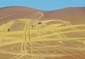 Vándalos dañan Reserva de Paracas cerca del milenario geoglifo El Candelabro - VIDEO Vándalos dañan Reserva de Paracas cerca del milenario geoglifo El Candelabro - VIDEO