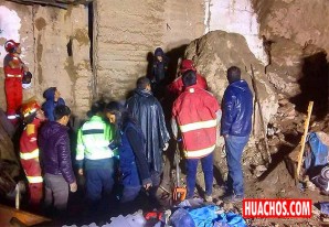 Enorme roca cae sobre vivienda y mata a hermanos de 7 y 8 años Enorme roca cae sobre vivienda y mata a hermanos de 7 y 8 años