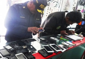 PNP Huancavelica interviene locales comerciales que venden celulares robados PNP Huancavelica interviene locales comerciales que venden celulares robados