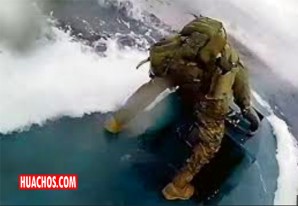 Espectacular captura de un submarino "taqueado" de cocaína y de marihuana | VIDEO Espectacular captura de un submarino "taqueado" de cocaína y de marihuana | VIDEO