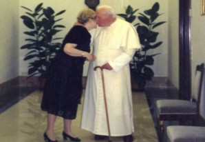 Juan Pablo II tuvo una relacion 'intensa' de amistad con una mujer casada Juan Pablo II tuvo una relacion 'intensa' de amistad con una mujer casada