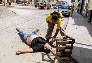 No hay sheriff en el pueblo para que ponga orden y capture a los bandidos No hay sheriff en el pueblo para que ponga orden y capture a los bandidos
