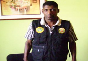 El Comandante Cotito es el hombre de la situación para poner orden en el aeropuerto de Pueblo Nuevo El Comandante Cotito es el hombre de la situación para poner orden en el aeropuerto de Pueblo Nuevo