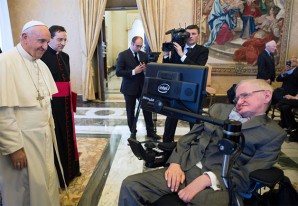 El Papa habla a Stephen Hawking y otros científicos sobre el cambio climático El Papa habla a Stephen Hawking y otros científicos sobre el cambio climático