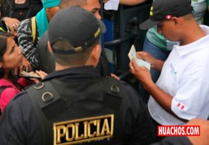 Fuerzas del orden intervienen ciudadanos extranjeros en Huancavelica Fuerzas del orden intervienen ciudadanos extranjeros en Huancavelica