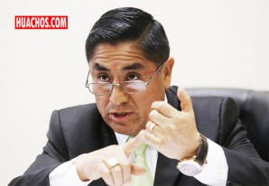 Fiscalía realiza allanamiento a domicilio del exjuez supremo C. Hinostroza Fiscalía realiza allanamiento a domicilio del exjuez supremo C. Hinostroza