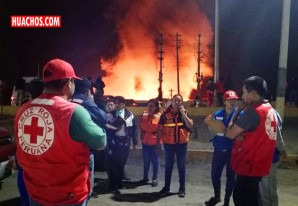 Bomberos controlan voraz incendio en fábrica de cacao | VIDEO Bomberos controlan voraz incendio en fábrica de cacao | VIDEO
