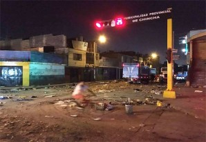 Los informales acatan pacificamente el desalojo alrededor del Mercado de Abastos - VIDEO Los informales acatan pacificamente el desalojo alrededor del Mercado de Abastos - VIDEO